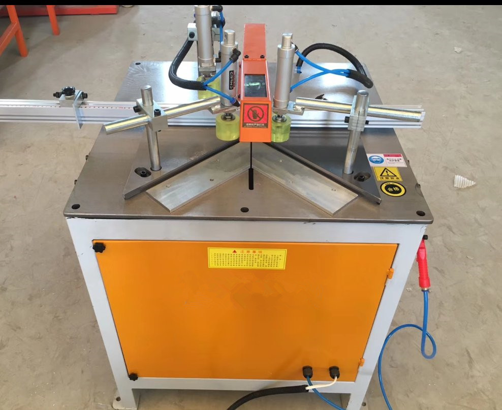 Aluminium Cutting Machine